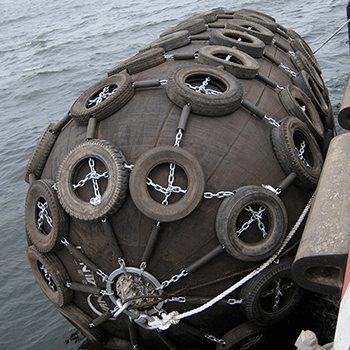 Pneumatic fender with tire net example 1